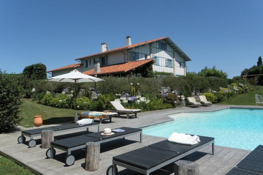 Les Volets Bleus Bed & Breakfast Arcangues Eksteriør bilde