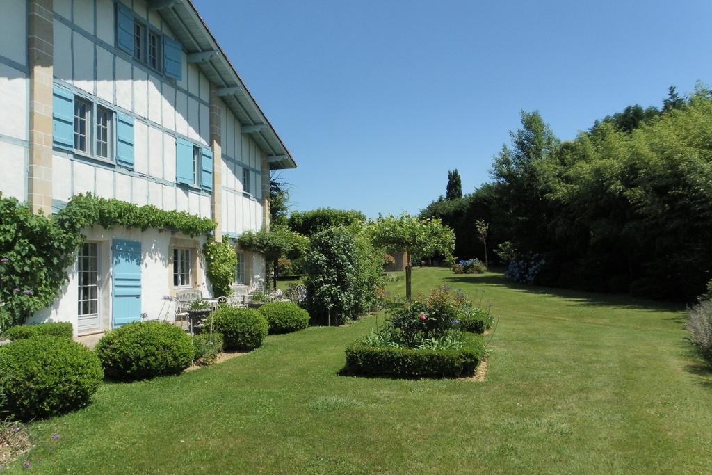 Les Volets Bleus Bed & Breakfast Arcangues Eksteriør bilde