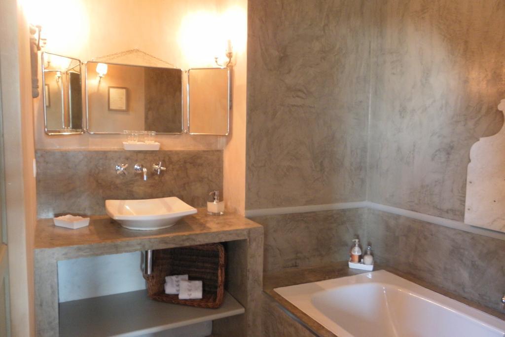 Les Volets Bleus Bed & Breakfast Arcangues Rom bilde