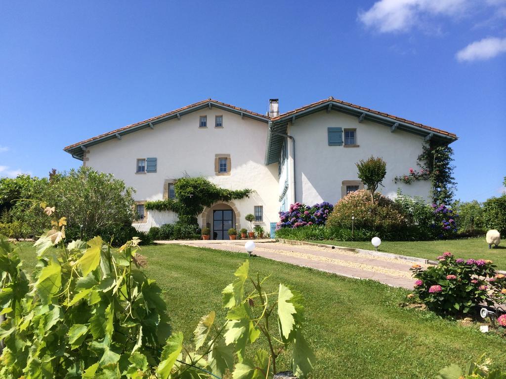 Les Volets Bleus Bed & Breakfast Arcangues Eksteriør bilde