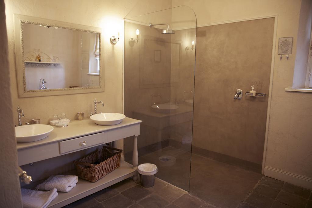 Les Volets Bleus Bed & Breakfast Arcangues Rom bilde
