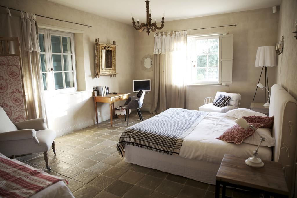 Les Volets Bleus Bed & Breakfast Arcangues Rom bilde